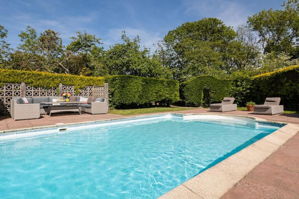 Plas Newydd With Swimming Pool, Fire Pit, And Log Fires Villa Rhiw Exterior photo