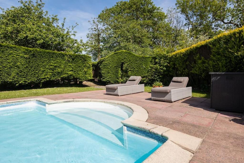 Plas Newydd With Swimming Pool, Fire Pit, And Log Fires Villa Rhiw Exterior photo